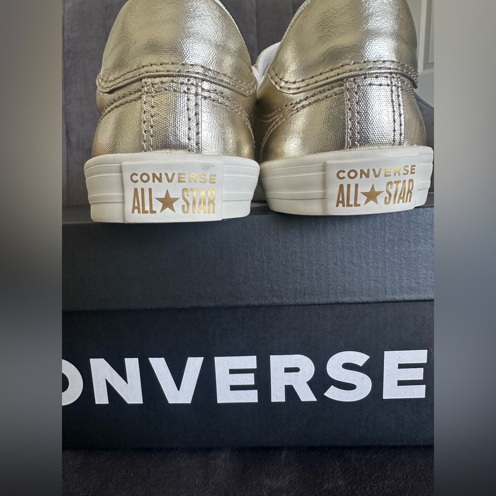 Converse New light gold Metallic Low Top Sneakers. 8.5 women’s Dainty Lucky Gold